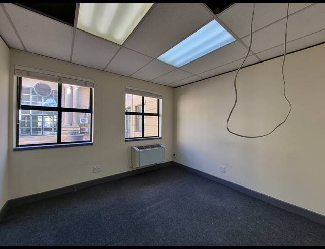 175M² OFFICE TO LET IN DUNKELD WEST